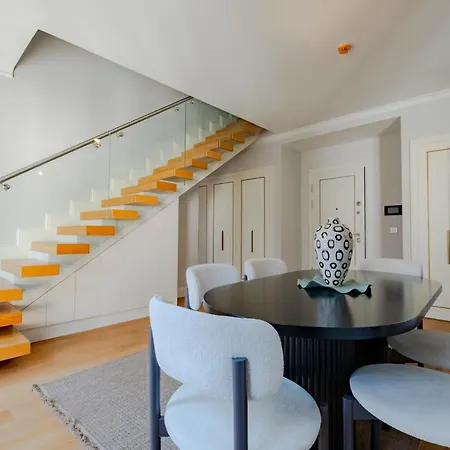 3-bedroom Spacious - - New Duplex With 2 Bathrooms *