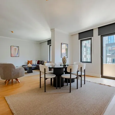 Apartment 3-bedroom Spacious - - New Duplex With 2 Bathrooms *