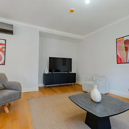 3-bedroom Spacious - - New Duplex With 2 Bathrooms Apartment *