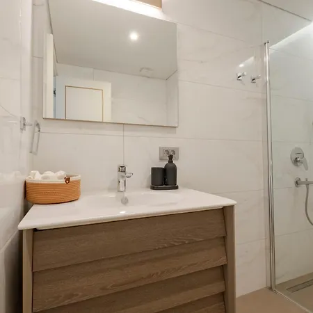 Apartment 3-bedroom Spacious - - New Duplex With 2 Bathrooms
