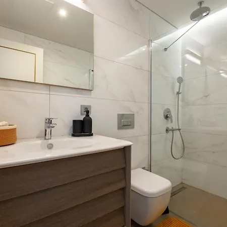 3-bedroom Spacious - - New Duplex With 2 Bathrooms * Istanbul